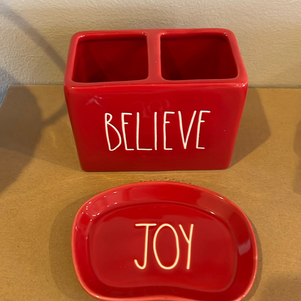 Rae Dunn, bathroom set.